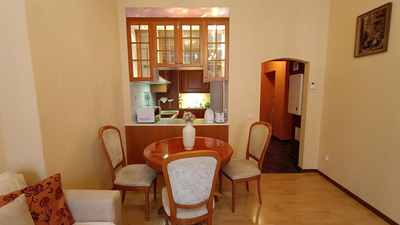Apartments Stubsi With Colonnade View Κάρλοβι Βάρι Εξωτερικό φωτογραφία