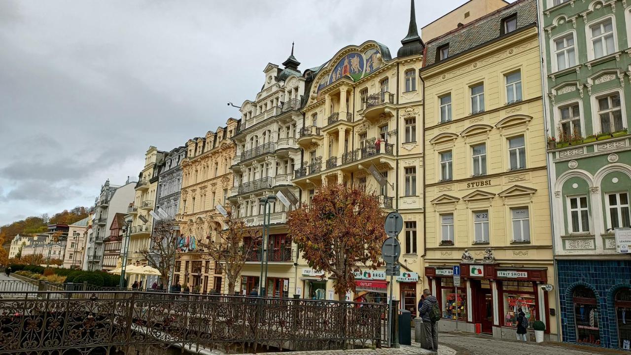 Apartments Stubsi With Colonnade View Κάρλοβι Βάρι Εξωτερικό φωτογραφία