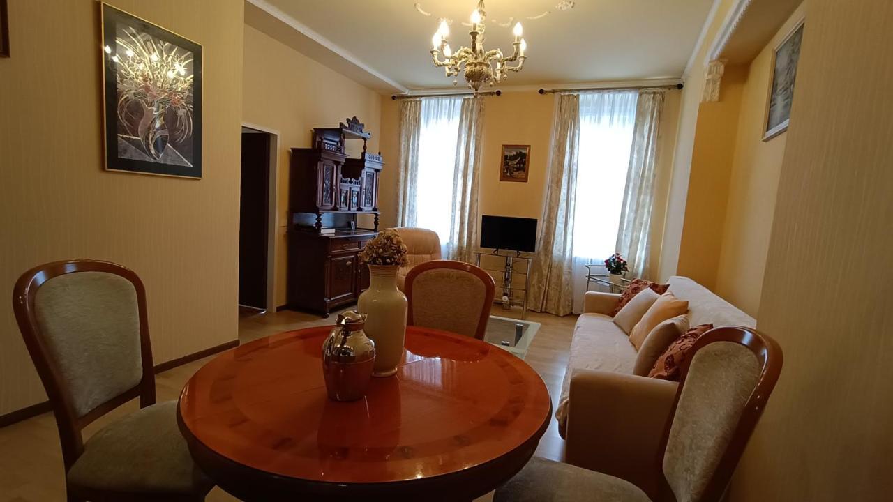 Apartments Stubsi With Colonnade View Κάρλοβι Βάρι Εξωτερικό φωτογραφία