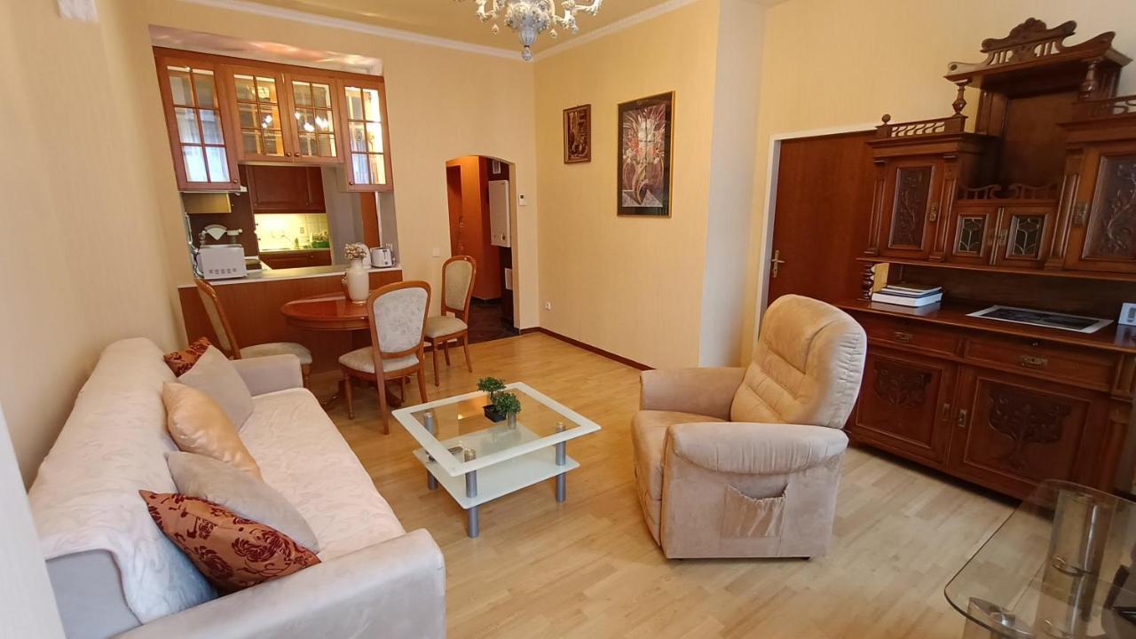 Apartments Stubsi With Colonnade View Κάρλοβι Βάρι Εξωτερικό φωτογραφία