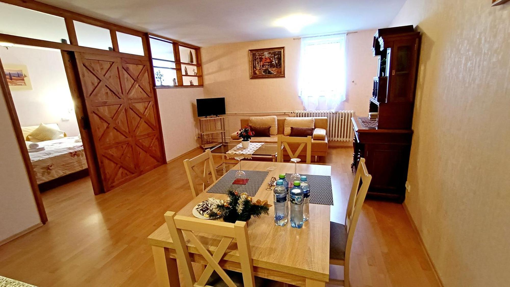 Apartments Stubsi With Colonnade View Κάρλοβι Βάρι Εξωτερικό φωτογραφία