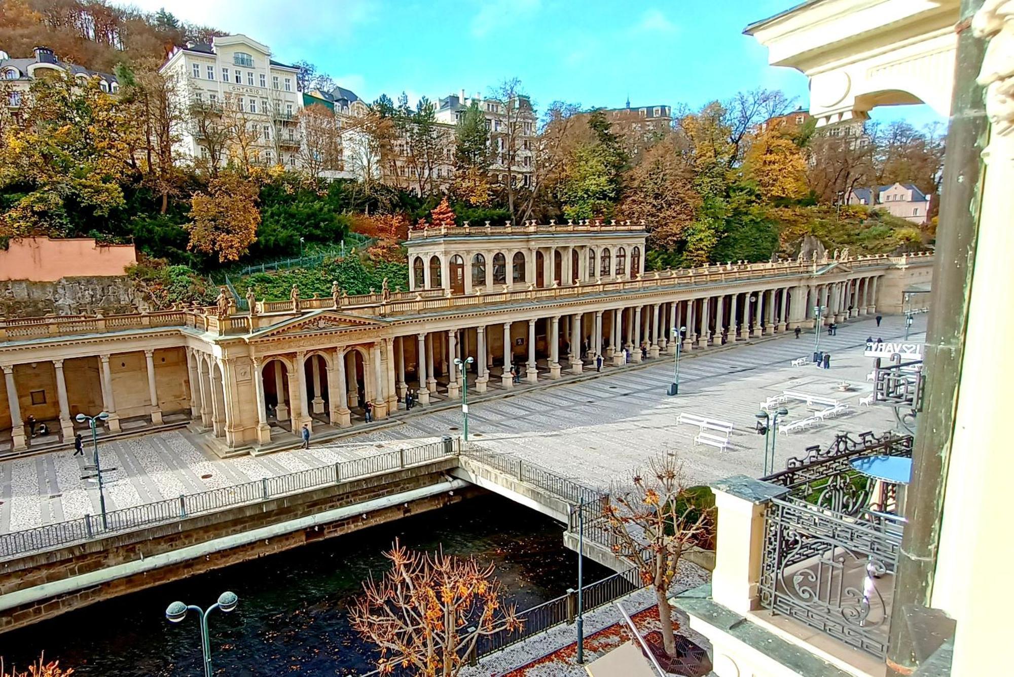 Apartments Stubsi With Colonnade View Κάρλοβι Βάρι Εξωτερικό φωτογραφία