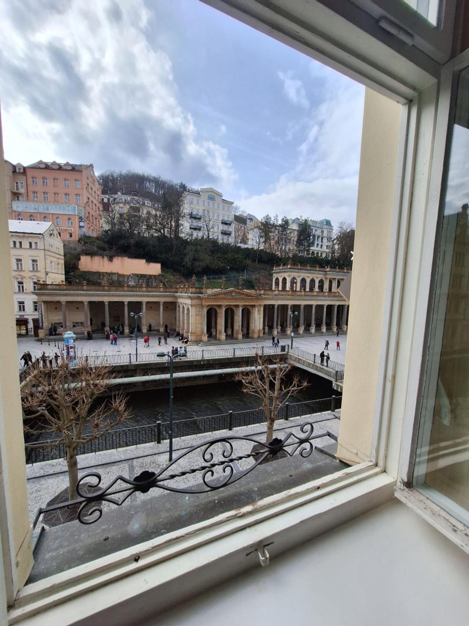 Apartments Stubsi With Colonnade View Κάρλοβι Βάρι Εξωτερικό φωτογραφία