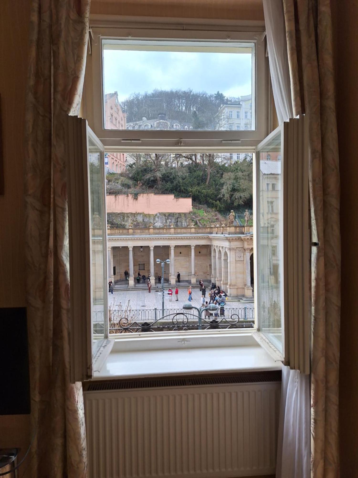 Apartments Stubsi With Colonnade View Κάρλοβι Βάρι Εξωτερικό φωτογραφία